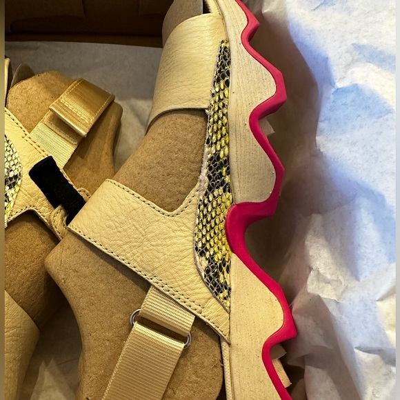 Sorel Women's Kinetic Impact II Sling Low Sandals. Rarely worn Size 8.5 new - Picture 8 of 13